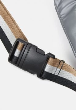 BOSS Kidswear BUM BAG UNISEX Sac Bandoulière Light Grey -BOSS Soldes Magasin 0f93501341794d2283a76f01851017c7