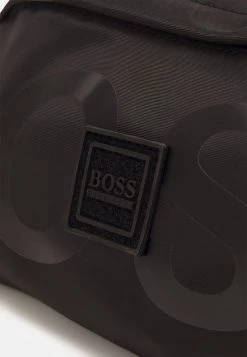 BOSS Kidswear BUM BAG UNISEX Sac Banane Black 9 BOSS Kidswear BUM BAG UNISEX Sac Banane Black -BOSS Soldes Magasin 1acafa3114974be791e2ccef4950d60e