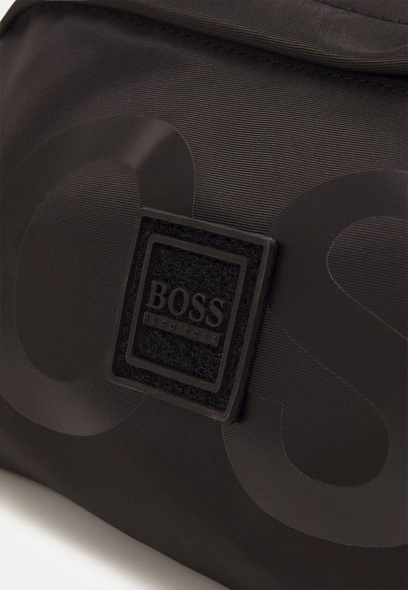 BOSS Kidswear BUM BAG UNISEX Sac Banane Black 6 BOSS Kidswear BUM BAG UNISEX Sac Banane Black – Image 4