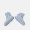 BOSS Kidswear PULL ON HAT SLIPPERS BOX SET UNISEX Bonnet Pale Blue -BOSS Soldes Magasin 1af88c6a79a3472290165d342a70f527
