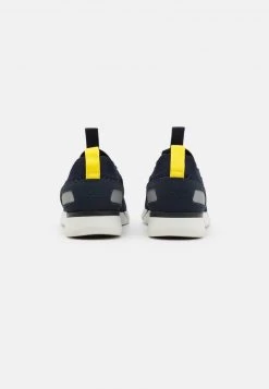 BOSS Kidswear Enfant TRAINERS Baskets Basses Dark Blue 10 BOSS Kidswear Enfant TRAINERS Baskets Basses Dark Blue -BOSS Soldes Magasin 1e259d38d1c64f7aa93490362165c8b6