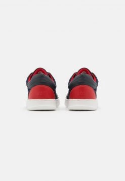 BOSS Kidswear Enfant TRAINERS Baskets Basses Bleu Cargo 10 BOSS Kidswear Enfant TRAINERS Baskets Basses Bleu Cargo -BOSS Soldes Magasin 28a83fe8e1f24c28ada1411cfa7b64b7