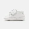 BOSS Kidswear SLIPPERS Chaussons Pour Bébé White Enfant -BOSS Soldes Magasin 28e7b99cc0514649a6c61fee15532d4c