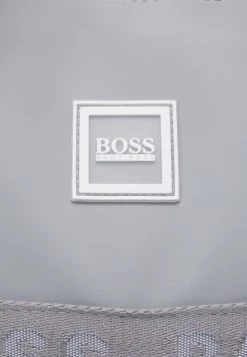 BOSS Kidswear CHANGING BAG UNISEX Sac à Langer Light Grey -BOSS Soldes Magasin 29807fdabae14be0a0d1669af934bcf5