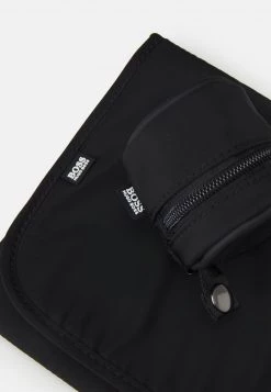 BOSS Kidswear CHANGING BAG UNISEX Sac à Langer Black -BOSS Soldes Magasin 2b11f545371b4184bc673c7be62a08f7