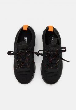 BOSS Kidswear Enfant TRAINERS Baskets Basses Black -BOSS Soldes Magasin 2db92c1351b949ada901f5550c501f51