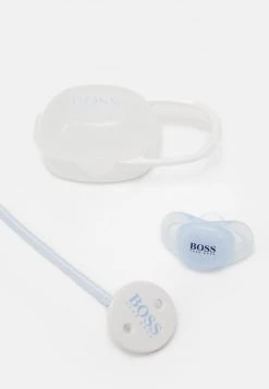 BOSS Kidswear PACIFIER+CLIP+BOX BABY SET Attache Tétine Pale Blue Enfant -BOSS Soldes Magasin 2e4eae88c7074d9786a259025c9b10eb