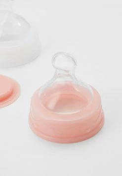 BOSS Kidswear LOT OF BOTTLES BABY 2 PACK Biberon Pink Pale Enfant -BOSS Soldes Magasin 2f699bc8515a4e45a92c67e4291dcac7