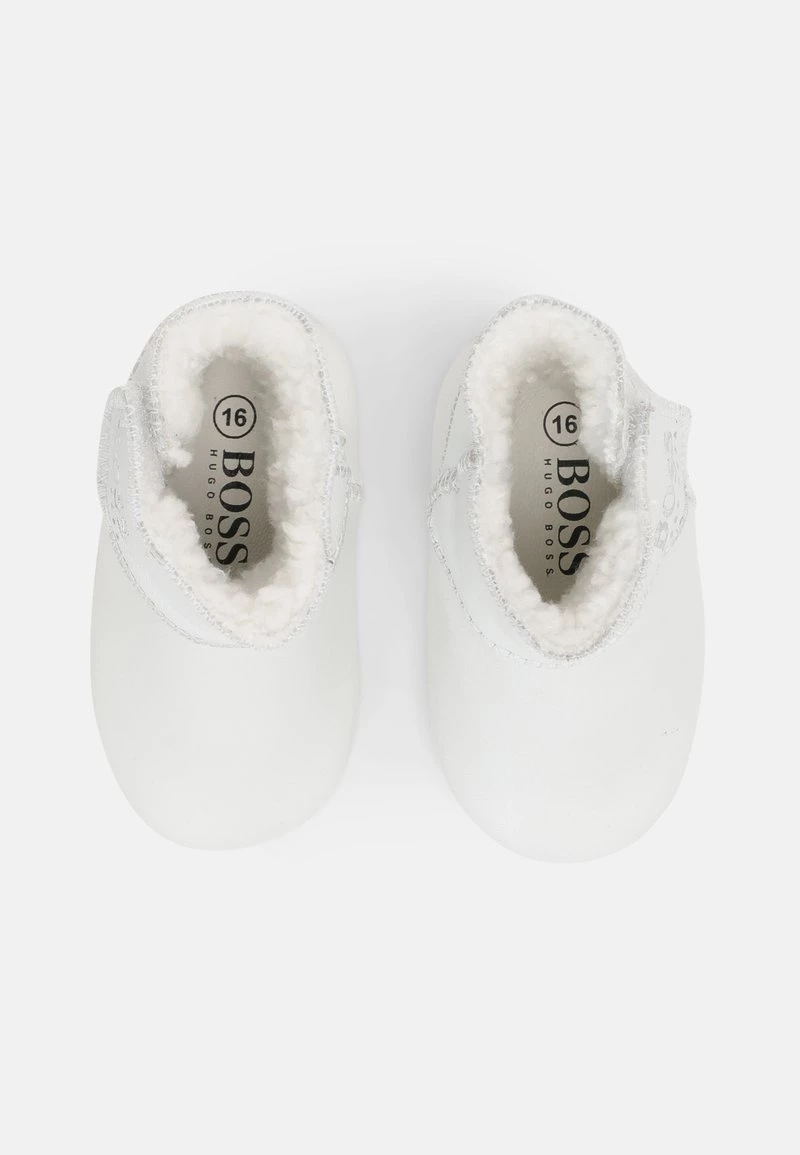 BOSS Kidswear NEW BORN UNISEX Chaussons Pour Bébé Offwhite 6 BOSS Kidswear NEW BORN UNISEX Chaussons Pour Bébé Offwhite – Image 4