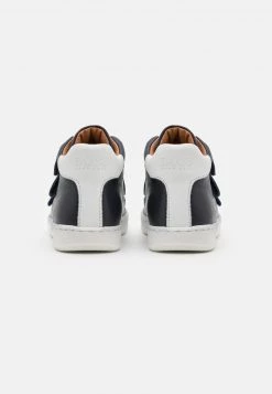 BOSS Kidswear Enfant TRAINERS Baskets Montantes Navy 10 BOSS Kidswear Enfant TRAINERS Baskets Montantes Navy -BOSS Soldes Magasin 3d79573532ec4745b10ca3858e5957e7