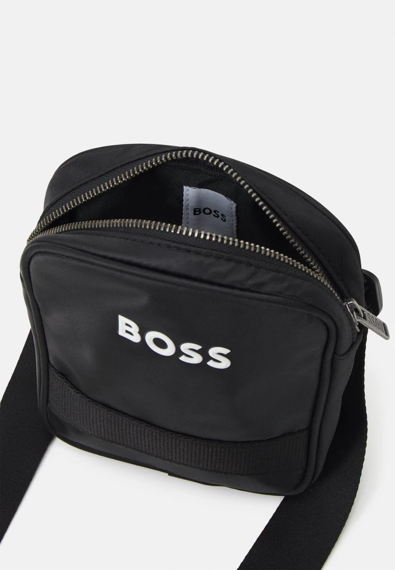 BOSS Kidswear BUM BAG UNISEX Sac Bandoulière Black 5 BOSS Kidswear BUM BAG UNISEX Sac Bandoulière Black – Image 3