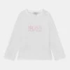 BOSS Kidswear Enfant LONG SLEEVE T Shirt à Manches Longues White 2 BOSS Kidswear Enfant LONG SLEEVE T Shirt à Manches Longues White -BOSS Soldes Magasin 496ed5407e3a489690b6e31c1bdcc7c9