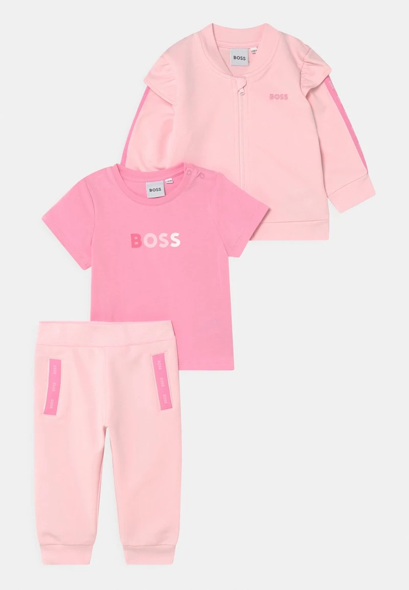 BOSS Kidswear TROUSERS SET Survêtement Baby Pink Enfant 3 BOSS Kidswear TROUSERS SET Survêtement Baby Pink Enfant