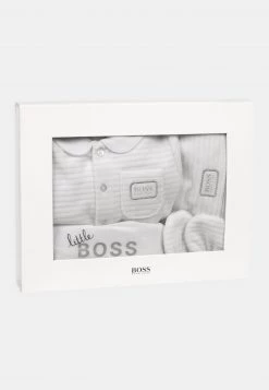 BOSS Kidswear HAT MITTENS SET UNISEX Grenouillère White -BOSS Soldes Magasin 54e7ab54b31d456a81a0e3609f69ecdd