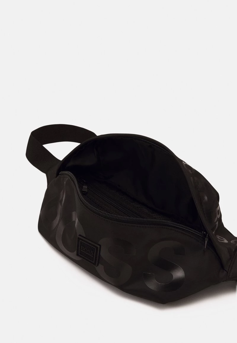 BOSS Kidswear BUM BAG UNISEX Sac Banane Black 5 BOSS Kidswear BUM BAG UNISEX Sac Banane Black – Image 3
