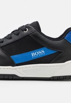 BOSS Kidswear TRAINERS Baskets Basses Black Enfant -BOSS Soldes Magasin 5f63444fd2dd4ab2a66f21f6d4c2305b