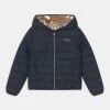 BOSS Kidswear Enfant REVERSIBLE PUFFER Veste D'hiver Navy 1 BOSS Kidswear Enfant REVERSIBLE PUFFER Veste D'hiver Navy -BOSS Soldes Magasin 636391f46e9f4d829a6f3828b6257e86