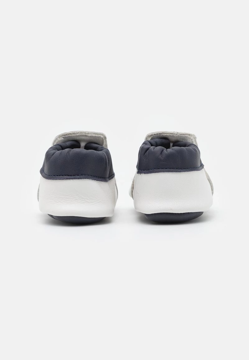 BOSS Kidswear SLIPPERS Chaussons Pour Bébé Navy Enfant 5 BOSS Kidswear SLIPPERS Chaussons Pour Bébé Navy Enfant – Image 3