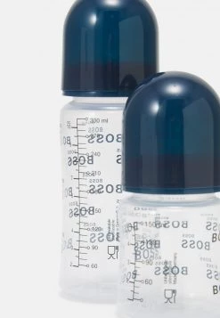 BOSS Kidswear BOTTLE SET UNISEX Biberon Navy -BOSS Soldes Magasin 7033c2cedc6448d49e01f68484708a0b