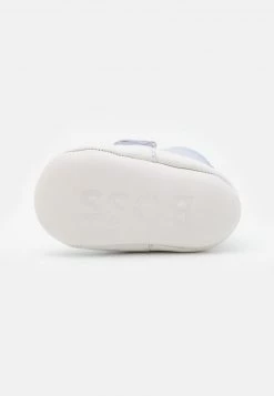 BOSS Kidswear SLIPPERS Chaussons Pour Bébé Pale Blue Enfant 12 BOSS Kidswear SLIPPERS Chaussons Pour Bébé Pale Blue Enfant -BOSS Soldes Magasin 73d485999c68473e83411f2ae28dfc23