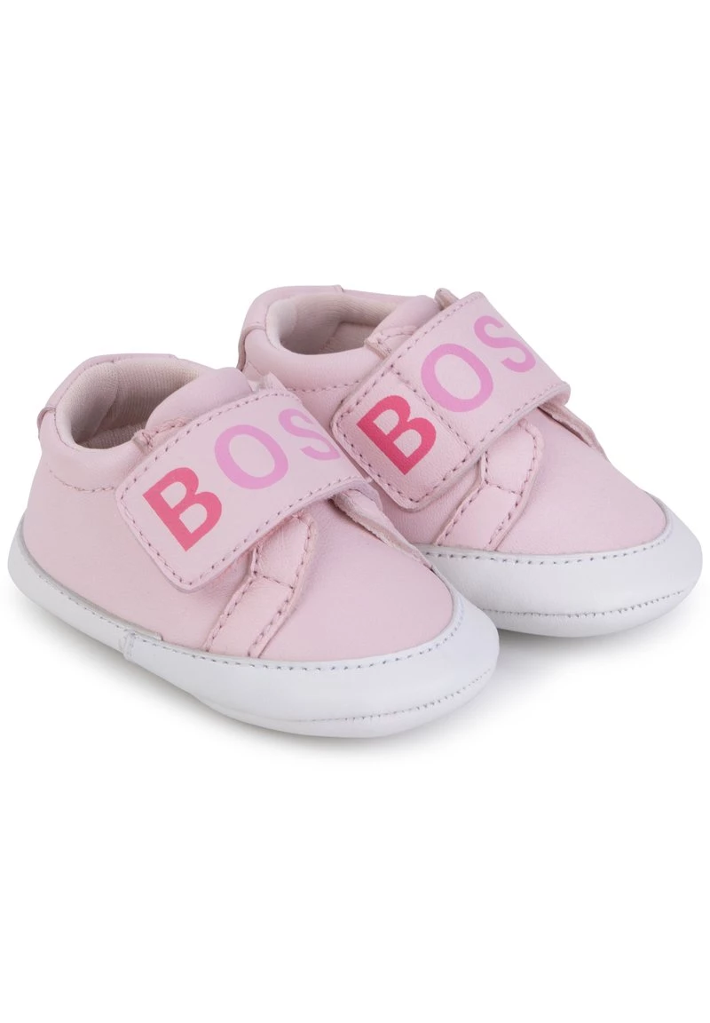 BOSS Kidswear Enfant Chaussons Pour Bébé Pink 4 BOSS Kidswear Enfant Chaussons Pour Bébé Pink – Image 2