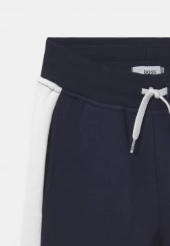 BOSS Kidswear JOGGING BOTTOMS Pantalon De Survêtement Navy Enfant 7 BOSS Kidswear JOGGING BOTTOMS Pantalon De Survêtement Navy Enfant -BOSS Soldes Magasin 8f35339adcee4054b361c4e1a830d5a4