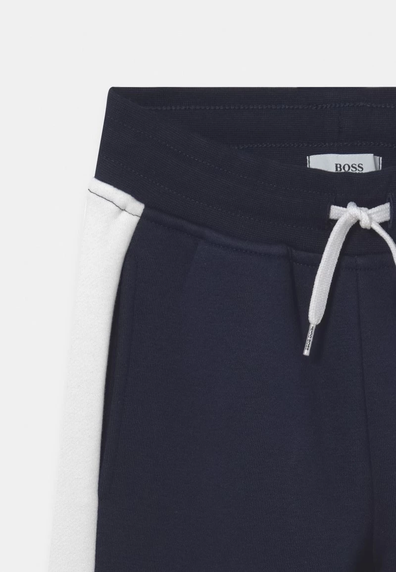 BOSS Kidswear JOGGING BOTTOMS Pantalon De Survêtement Navy Enfant 5 BOSS Kidswear JOGGING BOTTOMS Pantalon De Survêtement Navy Enfant – Image 3