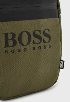 BOSS Kidswear BAG UNISEX Sac Bandoulière Khaki -BOSS Soldes Magasin 93d44903cf384b40a7d8d62a0c2ce049