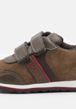 BOSS Kidswear Enfant TRAINERS Baskets Basses Khaki 13 BOSS Kidswear Enfant TRAINERS Baskets Basses Khaki -BOSS Soldes Magasin 9f5f977c2ef64d0b89e27ef0b100d61c