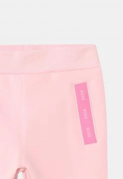 BOSS Kidswear TROUSERS SET Survêtement Baby Pink Enfant 8 BOSS Kidswear TROUSERS SET Survêtement Baby Pink Enfant -BOSS Soldes Magasin a59ffe76cbfd4468affb0076cb95de5e