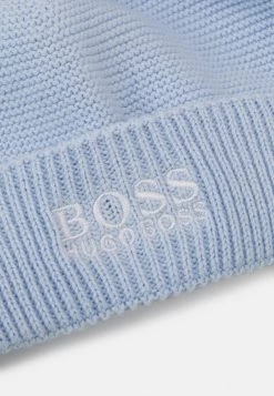 BOSS Kidswear PULL ON HAT SLIPPERS BOX SET UNISEX Bonnet Pale Blue -BOSS Soldes Magasin b772f46e16424762a642c6d1ce1940f3