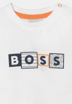 BOSS Kidswear Enfant PANT SET T Shirt Imprimé White 10 BOSS Kidswear Enfant PANT SET T Shirt Imprimé White -BOSS Soldes Magasin c3f289680b854b59ba790c6e1197463b