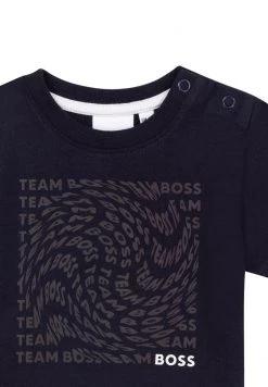 BOSS Kidswear ON FRONT T Shirt Imprimé Bleu Cargo Enfant -BOSS Soldes Magasin c6bb5ca450fa4cea85d1ad72cc232d3f