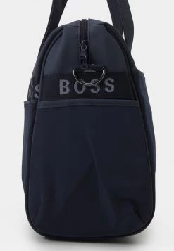 BOSS Kidswear CHANGING BAG UNISEX Sac à Langer Navy 11 BOSS Kidswear CHANGING BAG UNISEX Sac à Langer Navy -BOSS Soldes Magasin cd6408fba609408aad343d01765ca186