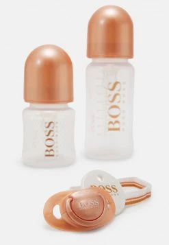 BOSS Kidswear BOTTLE SET UNISEX Cadeau De Naissance Copper -BOSS Soldes Magasin ce88d8b657a9428b87c27899b0f67c66