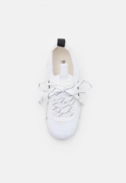 BOSS Kidswear Enfant TRAINERS Baskets Basses White 11 BOSS Kidswear Enfant TRAINERS Baskets Basses White -BOSS Soldes Magasin d0f17b5b76cf4af8b2f44f8c71843a54
