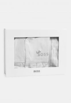 BOSS Kidswear PULL ON HAT SET UNISEX Grenouillère White -BOSS Soldes Magasin e25fdfda26974977acde5093855d9446