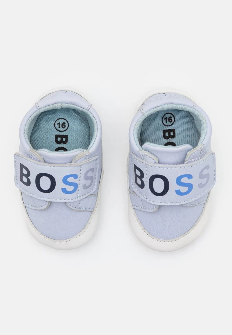 BOSS Kidswear SLIPPERS Chaussons Pour Bébé Pale Blue Enfant 6 BOSS Kidswear SLIPPERS Chaussons Pour Bébé Pale Blue Enfant – Image 4