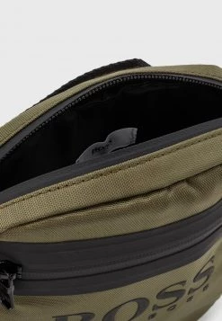 BOSS Kidswear BAG UNISEX Sac Bandoulière Khaki -BOSS Soldes Magasin f0dcee0dcf8b424fb4691b09f2a5e3d3