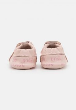 BOSS Kidswear NEW BORN Cadeau De Naissance Pinkpale Enfant -BOSS Soldes Magasin f59c31ddbc0e4229890e17a8930ff11e
