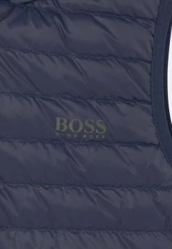 BOSS Kidswear REVERSIBLE PUFFER SLEEVELESS Veste Sans Manches Dark Blue/khaki Enfant 9 BOSS Kidswear REVERSIBLE PUFFER SLEEVELESS Veste Sans Manches Dark Blue/khaki Enfant -BOSS Soldes Magasin fe21729e2b1d4628a5d4b3a15932407a