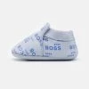 BOSS Kidswear Enfant NEW BORN Chaussons Pour Bébé Pale Blue -BOSS Soldes Magasin fe56707a2ca1445d8e26fb193fb0bcda